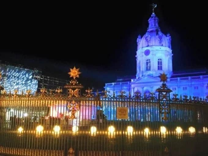 Crazy Christmas Market Tour