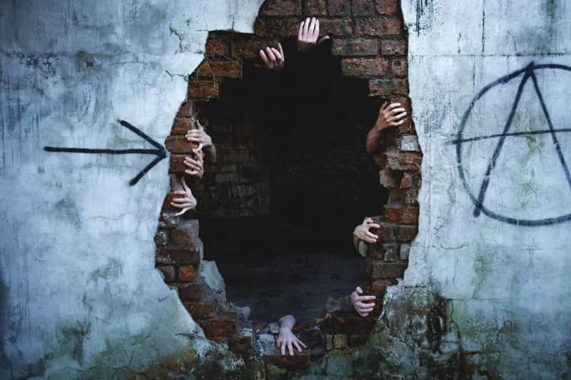 Durch die Wand