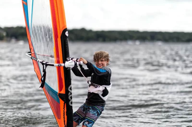 Windsurfen am Wannsee: Kurse & Training