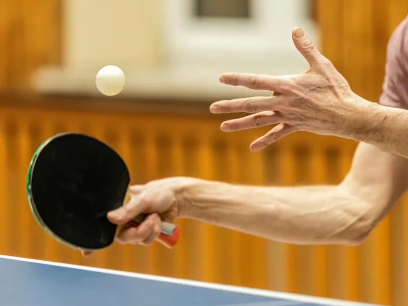 Tischtennis vor der Bibliothek Tempelhof