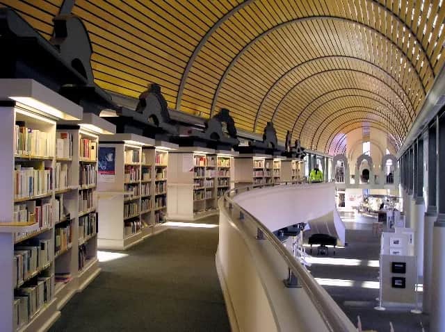 Ausstellung: „Lost&Found – Fundsachen aus der Bibliothek“