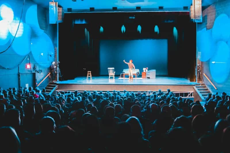 Horst Blue: Open Stage Varieté
