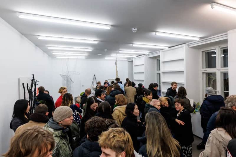 Pale Blue: UdK Studierenden’ Zine Launch – Antwort auf Asad Raza – 2075