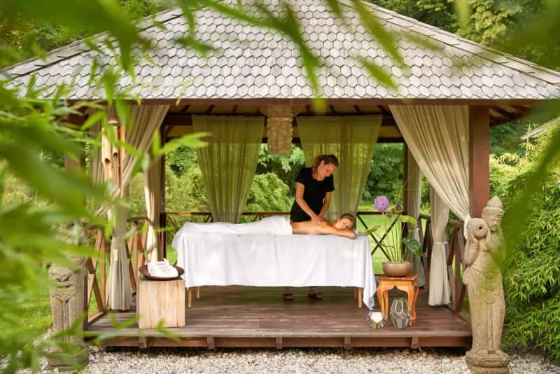 Massage & Wellnessanwendungen im vabali spa Berlin